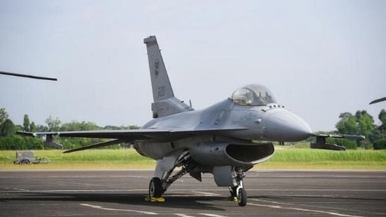 singapore air force f-16 jet crashes after takeoff