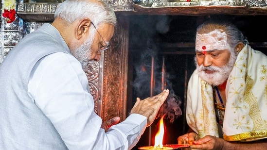 Lok Sabha Election 2024: PM Narendra Modi Offers Prayers At Vemulawada ...