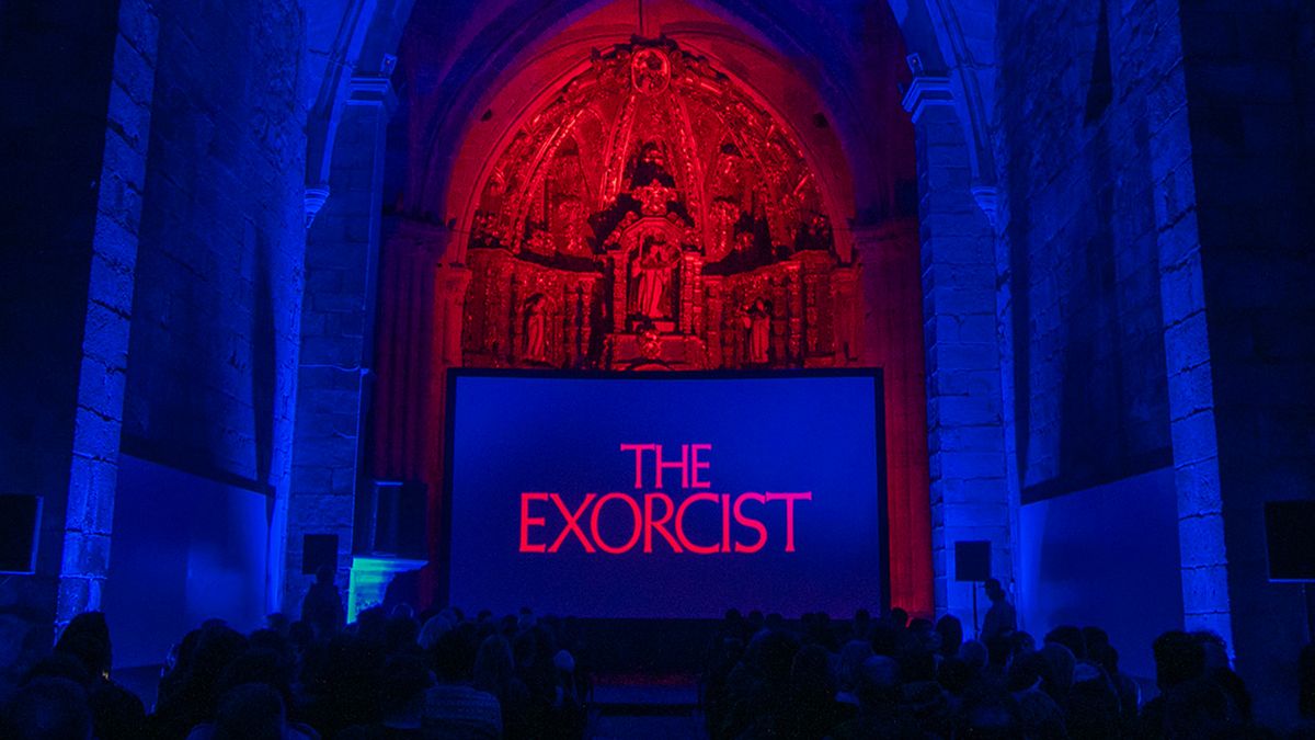 he visto la película 'el exorcista' en una iglesia del siglo xiv y así fue la insólita experiencia que viví desde dentro