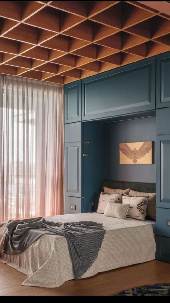 <p>Sonakshi's bedroom is a dream come true! The beautiful blue colour, the pink curtains, and the minimal bed really enhance the calm energy that is present in the room. </p>
