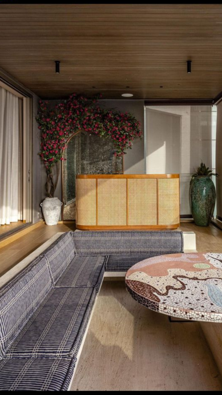 <p>With beautiful flowers in the extreme end of the room and a gradient table in between, this is one of the pictures Sonakshi shared to thank the architects and show the world the beauty they created. </p>