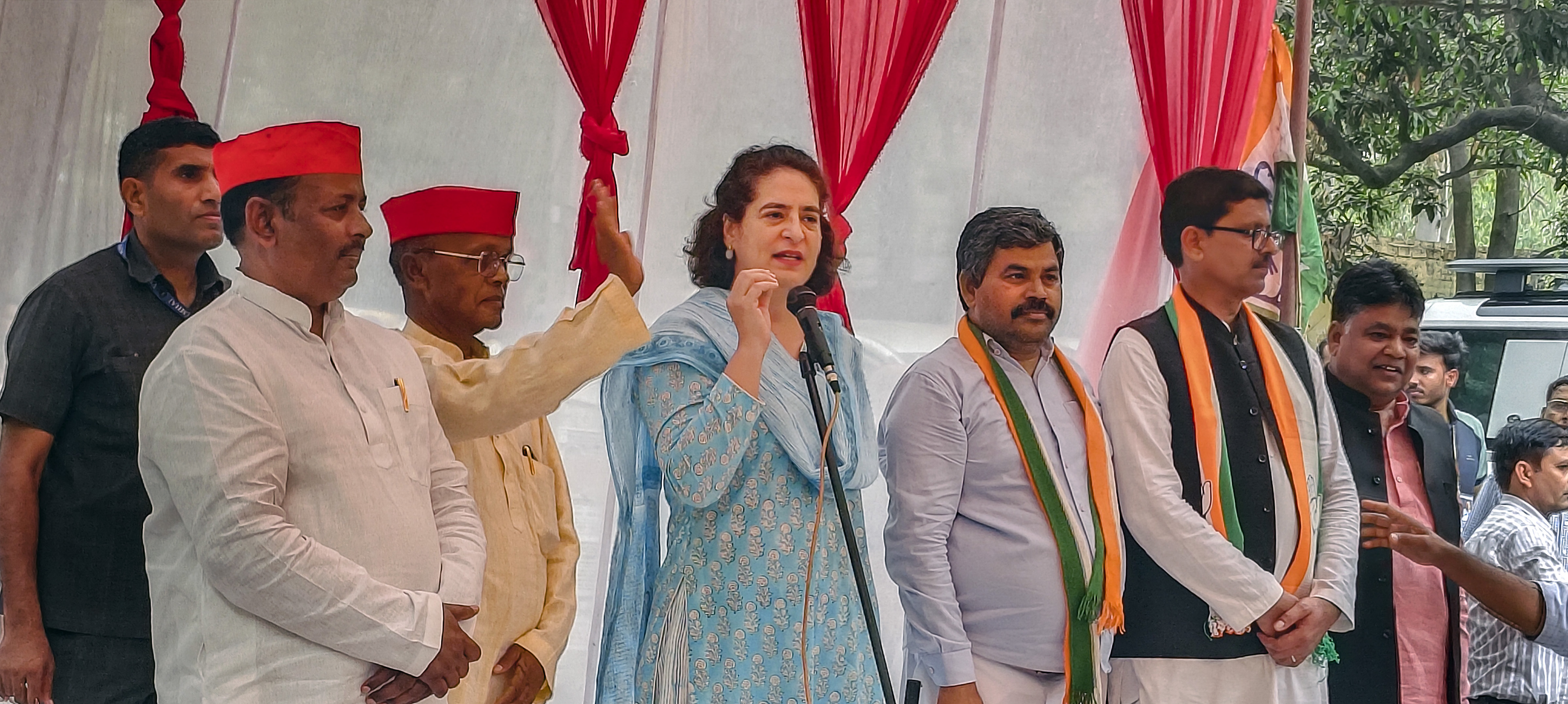 priyanka campaigns for rahul in rae bareli, slams pm for adani-ambani jibe