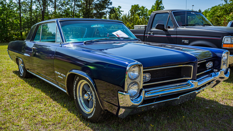 what engine did the 1964 pontiac grand prix have & how much hp did it produce?