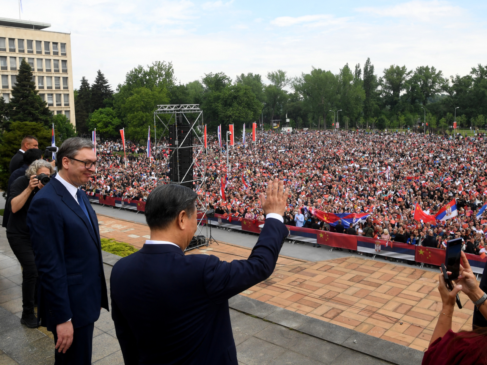 chinas präsident xi in serbien