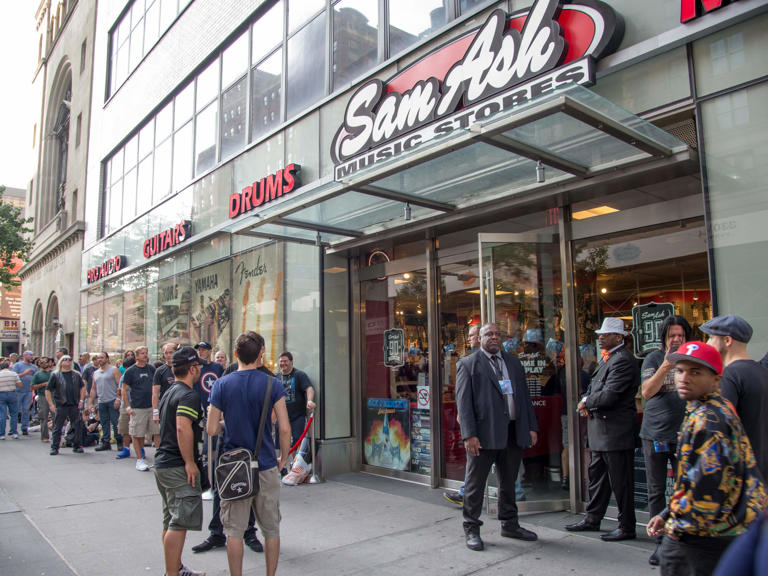 The Final Note: Sam Ash Music Stores Begin Nationwide Closure Sales