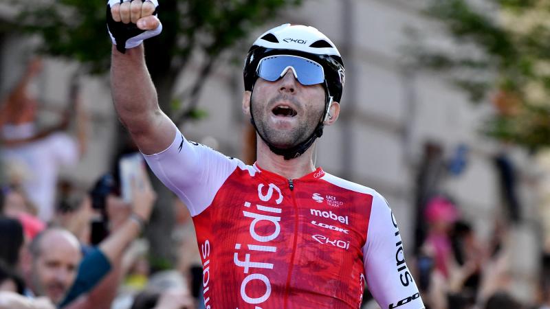 giro : le français benjamin thomas surprend les sprinteurs et remporte la 5e étape
