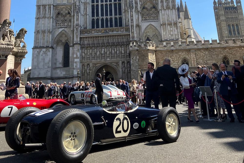 F1 Champions Remember Sir Stirling Moss At Londons Westminster Abbey