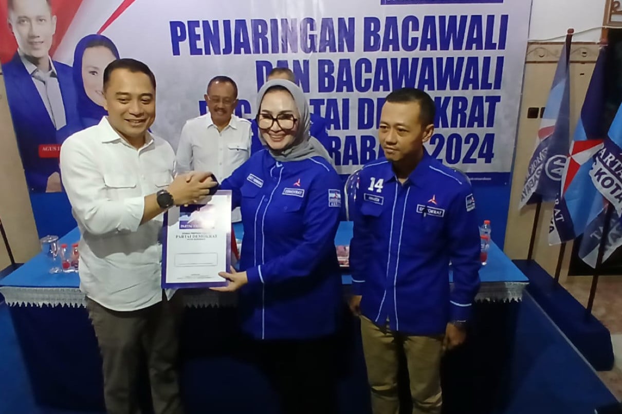 Daftar Ke Demokrat Surabaya Untuk Pilkada 2024, Eri-Armuji Disambut Mak-Mak