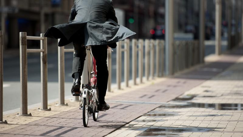 vélo : la belgique veut plus de cyclostrades le long des rails