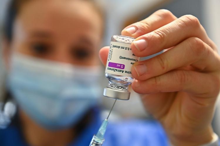 covid-19 : pourquoi astrazeneca a retiré son vaccin du marché