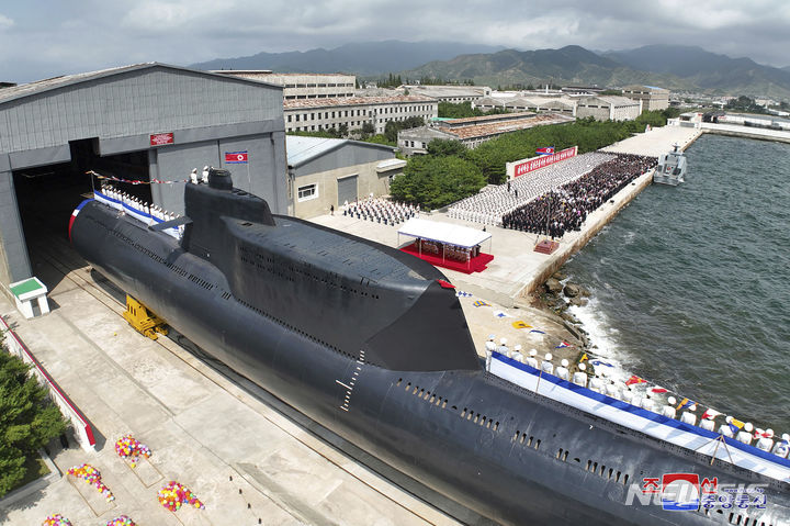 북한 전술핵미사일잠수함 추가 건조중-38노스