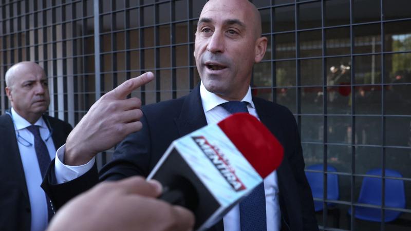 affaire rubiales : l’ex-patron du foot espagnol officiellement renvoyé en procès