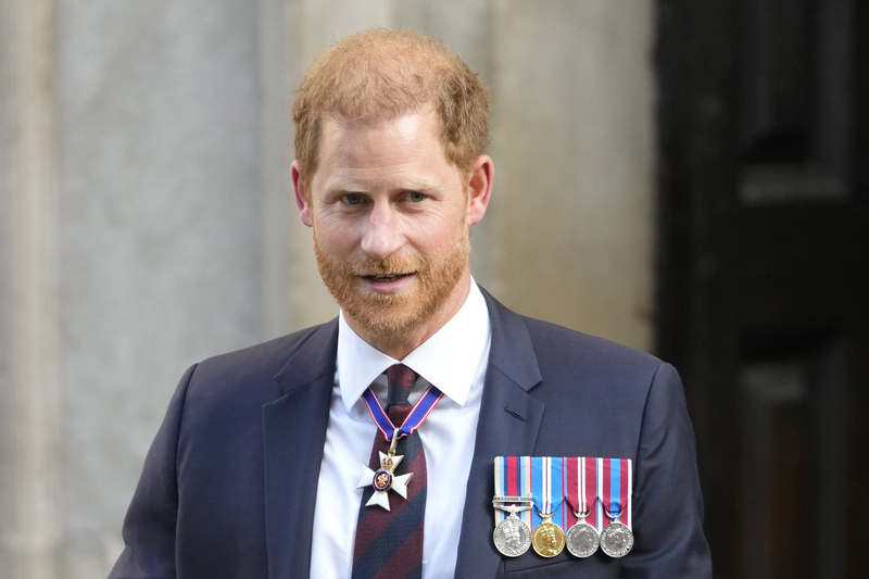 princ harry v katedrále v londýně oslavil deset let her válečných invalidů