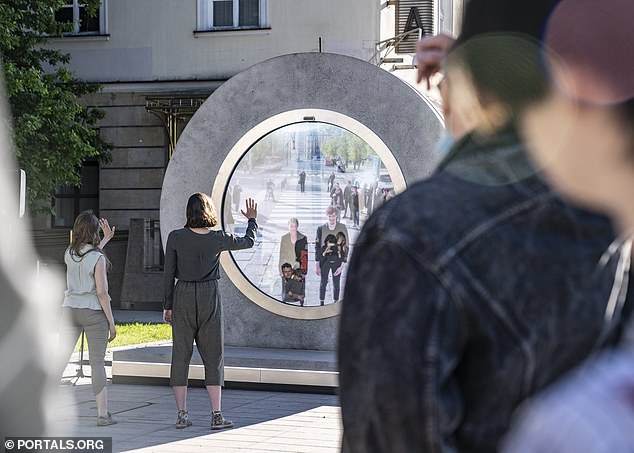 mysterious portal connecting new york to dublin pops up in manhattan
