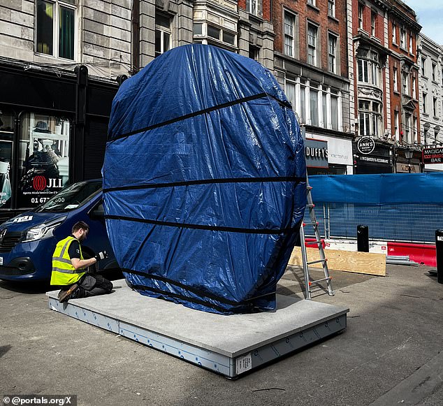 mysterious portal connecting new york to dublin pops up in manhattan