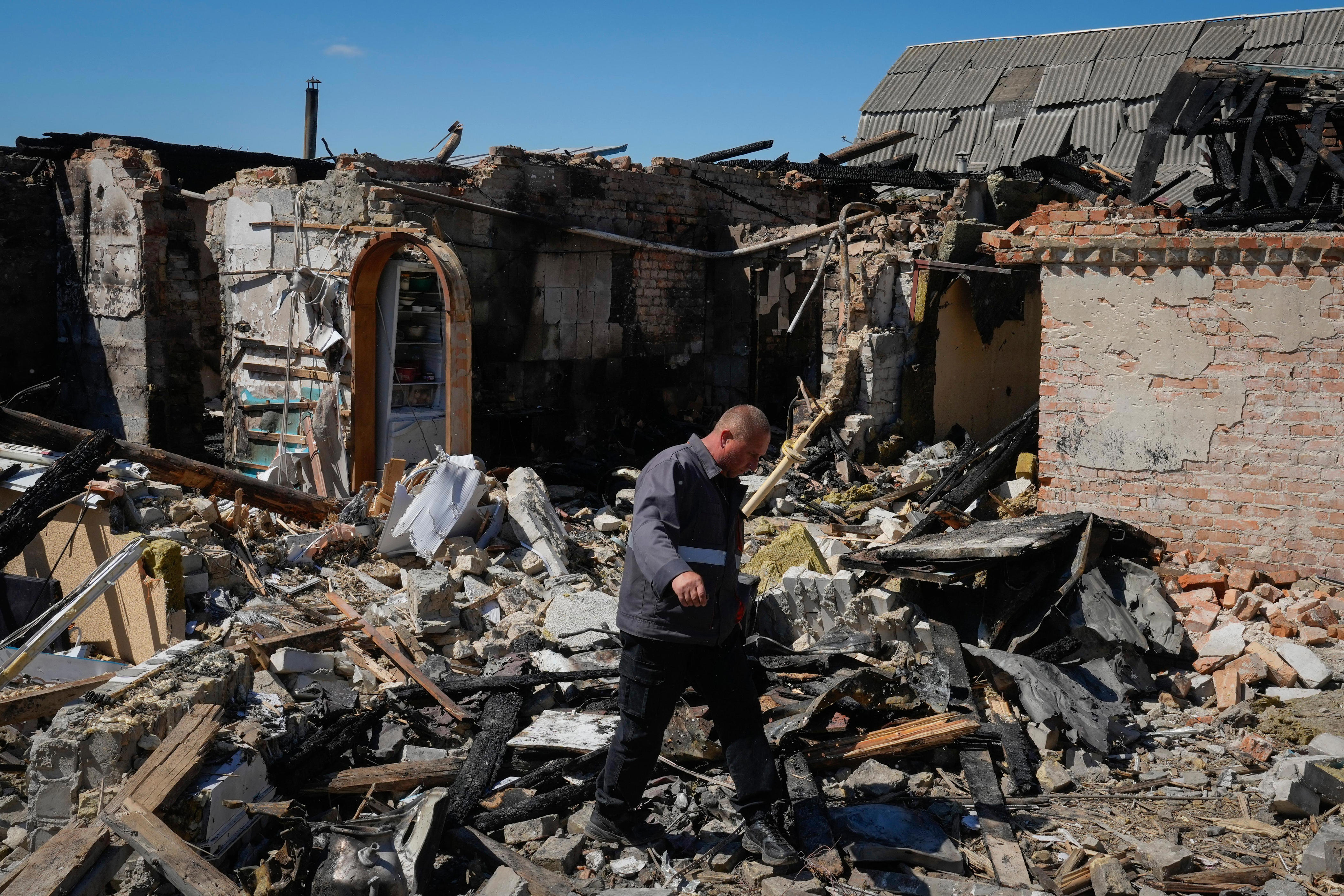 alcance de mil quilómetros e muitos danos. a rússia atacou a ucrânia como há muito não se via