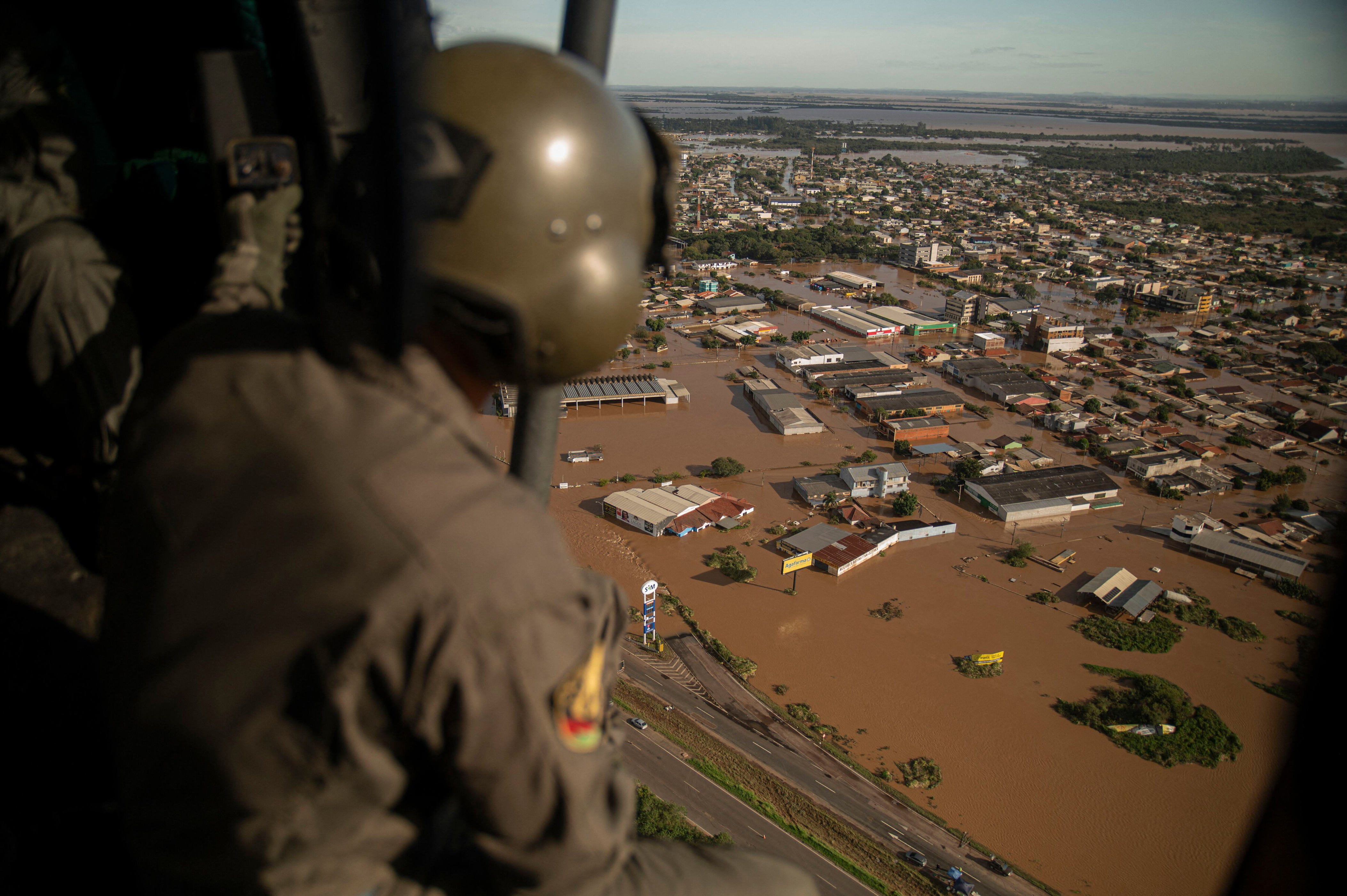 una de las mayores tragedias climáticas del país: muertos por inundaciones superan el centenar en brasil