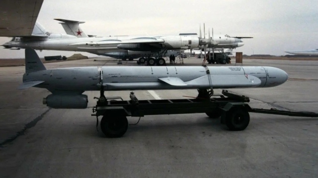 βρετανία: οι ρωσικές αεροδιαστημικές δυνάμεις εξοπλίζουν τους πυραύλους kh-101 με δεύτερη κεφαλή, λένε οι μυστικές υπηρεσίες