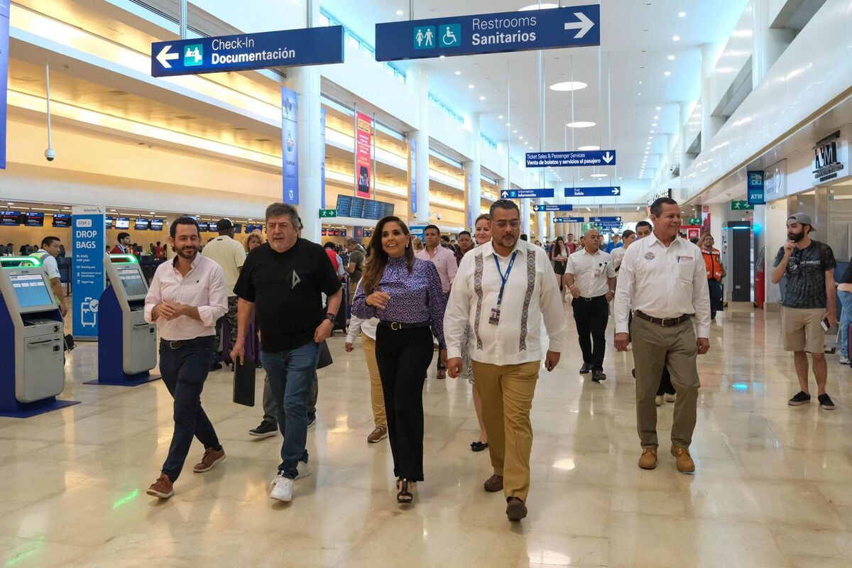 autoridades supervisan el aeropuerto internacional de cancún para eficientar su operación
