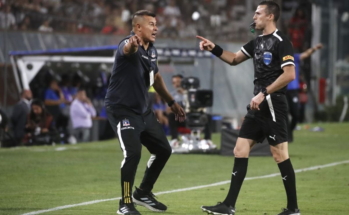 almirón se aferra a la copa libertadores para darle un palo a los árbitros del fútbol chileno