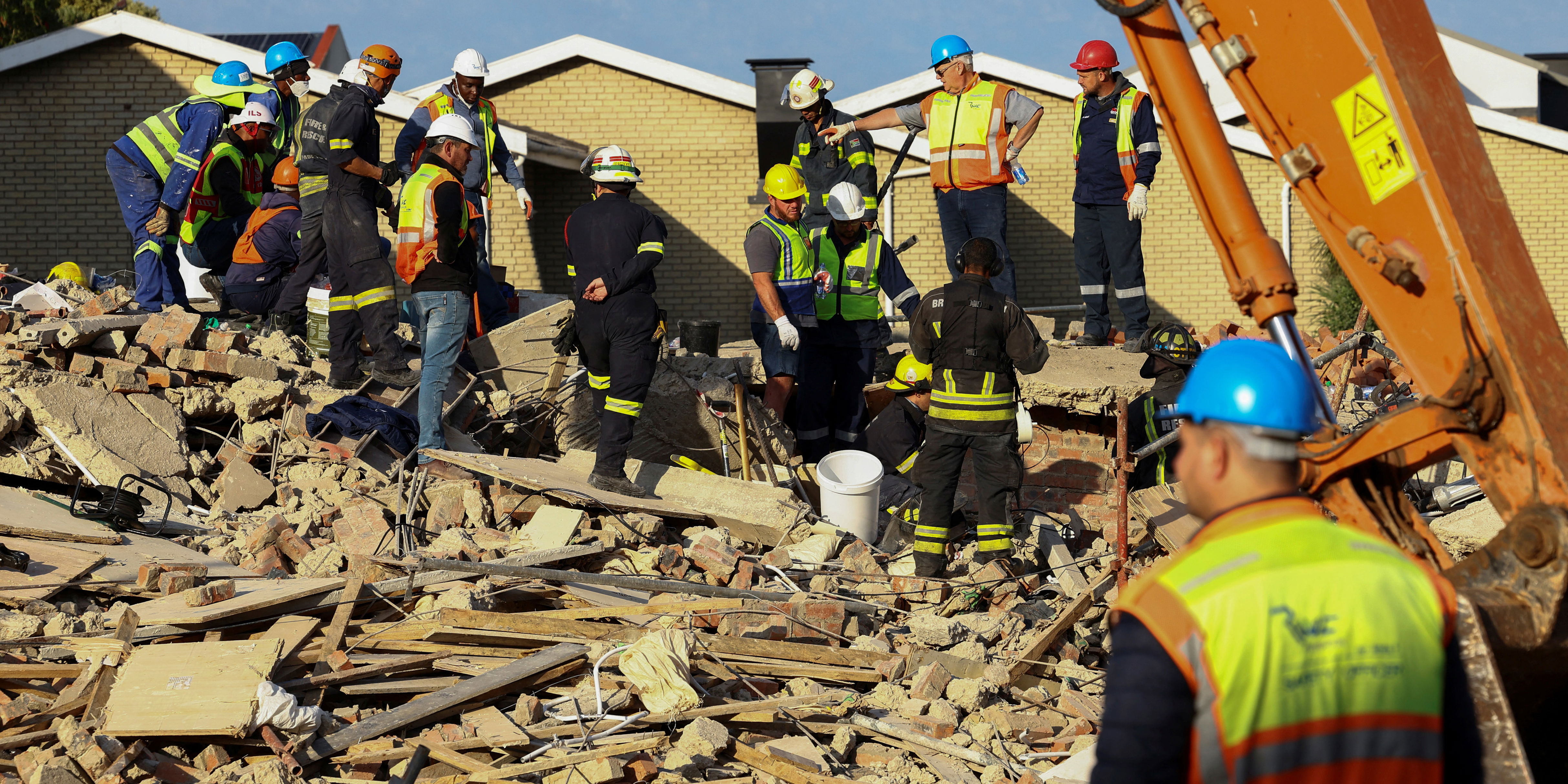 with 38 workers still missing, rescuers in george building collapse switch to large machinery