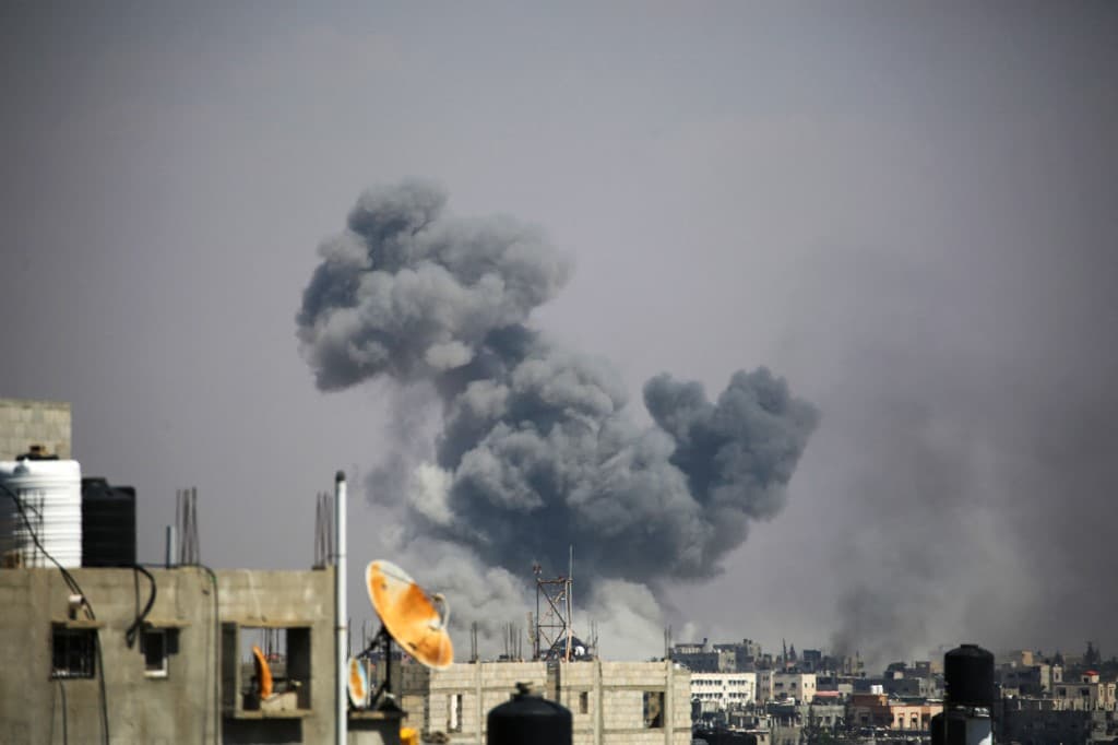 raids israéliens et bombardements à rafah, négociations au caire sur une trêve à gaza