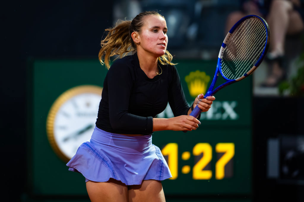 kenin unleashes at umpire over court conditions
