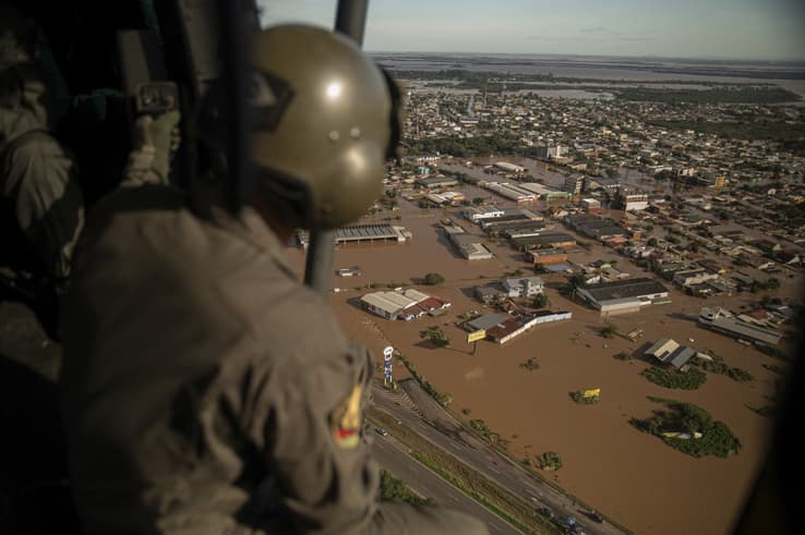 brésil: les images des inondations impressionnantes qui ont fait plus de 100 morts