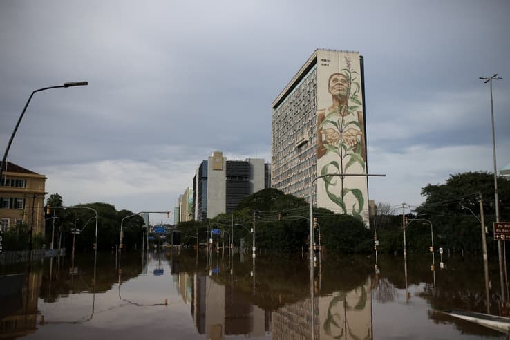 brésil: les images des inondations impressionnantes qui ont fait plus de 100 morts