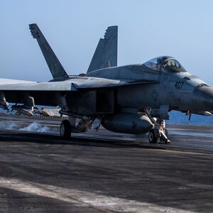us navy steigert kampfkraft der f/a-18-trägerjets: hornets mit hyper-bewaffnung gegen huthi-drohnen