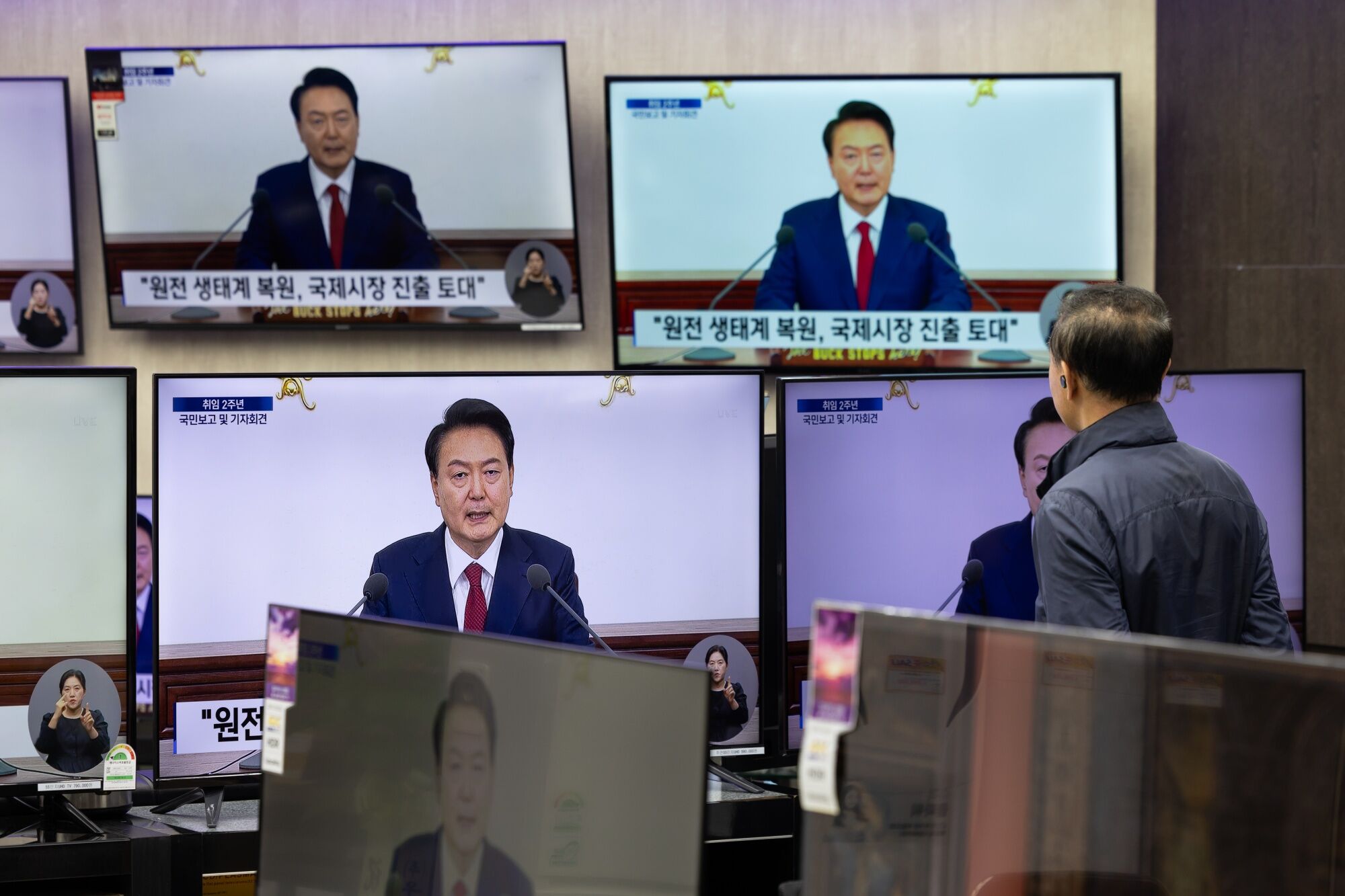 south korea’s president apologizes for bag uproar as he seeks to reset agenda