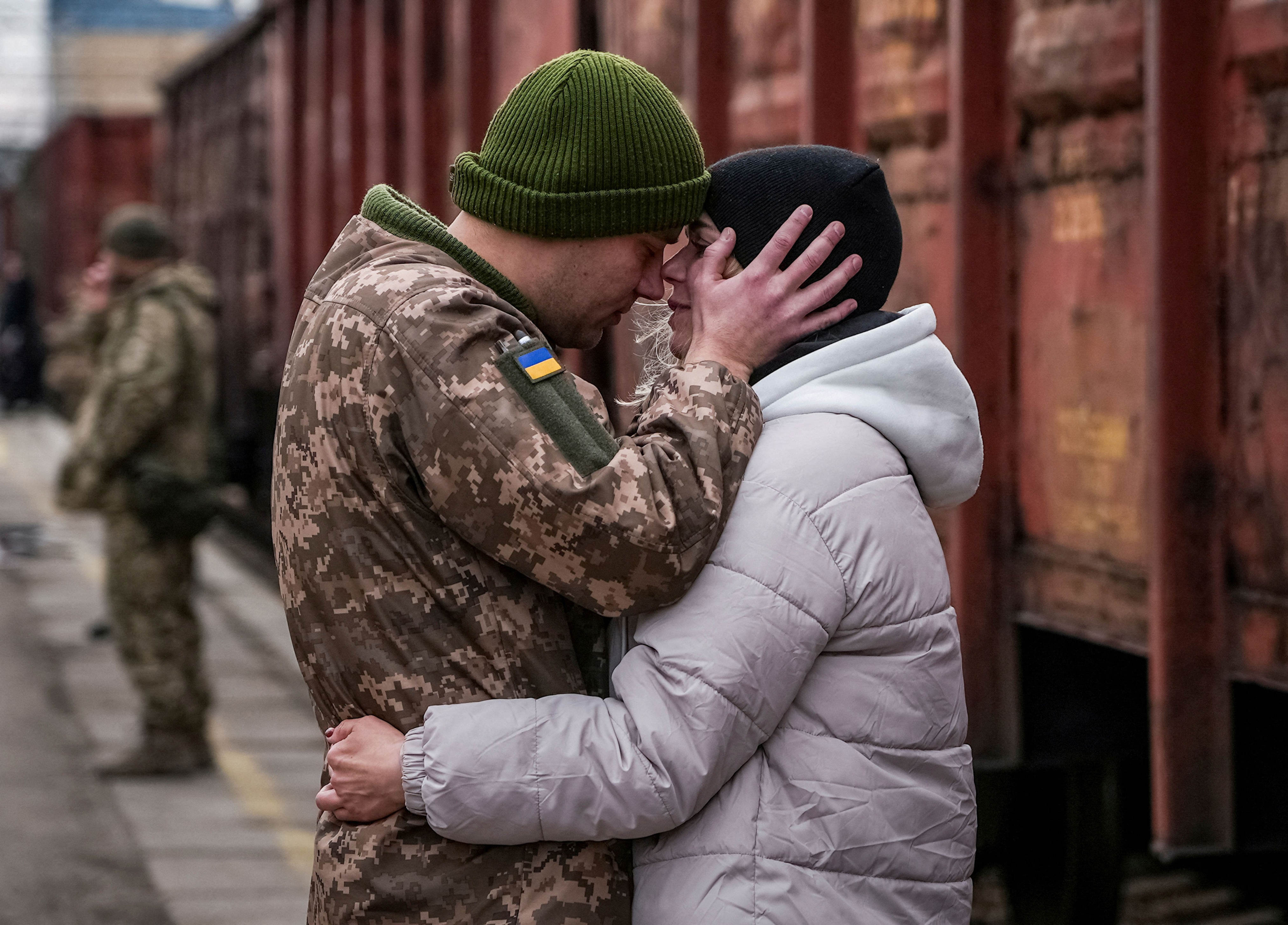kiew ruft ukrainer aus dem ausland zurück und erwartet unterstützung – doch die bundesregierung spielt auf zeit