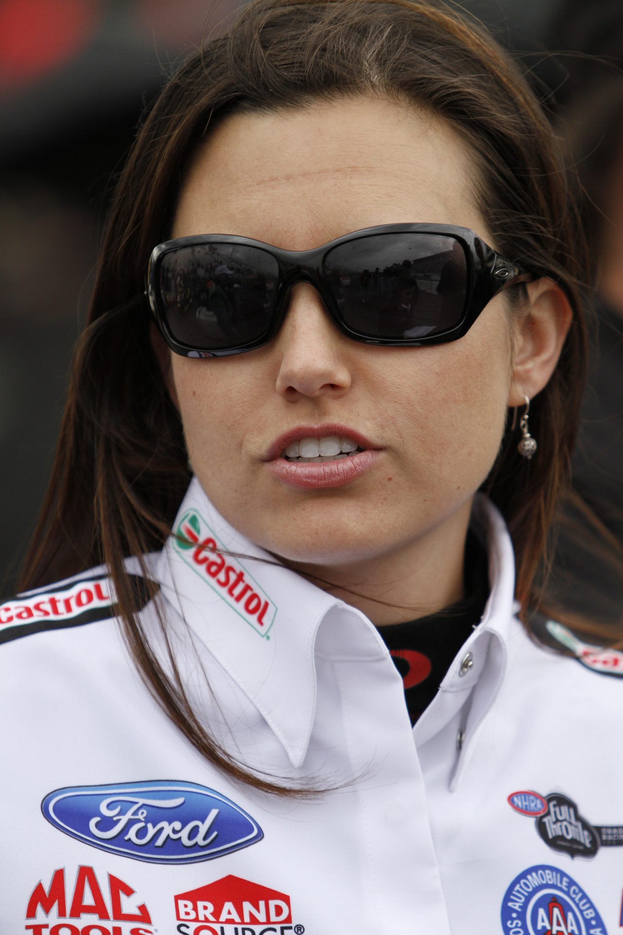 Wer ist Ashley Force Hood, die ehemalige Funny-Car-Rennfahrerin?