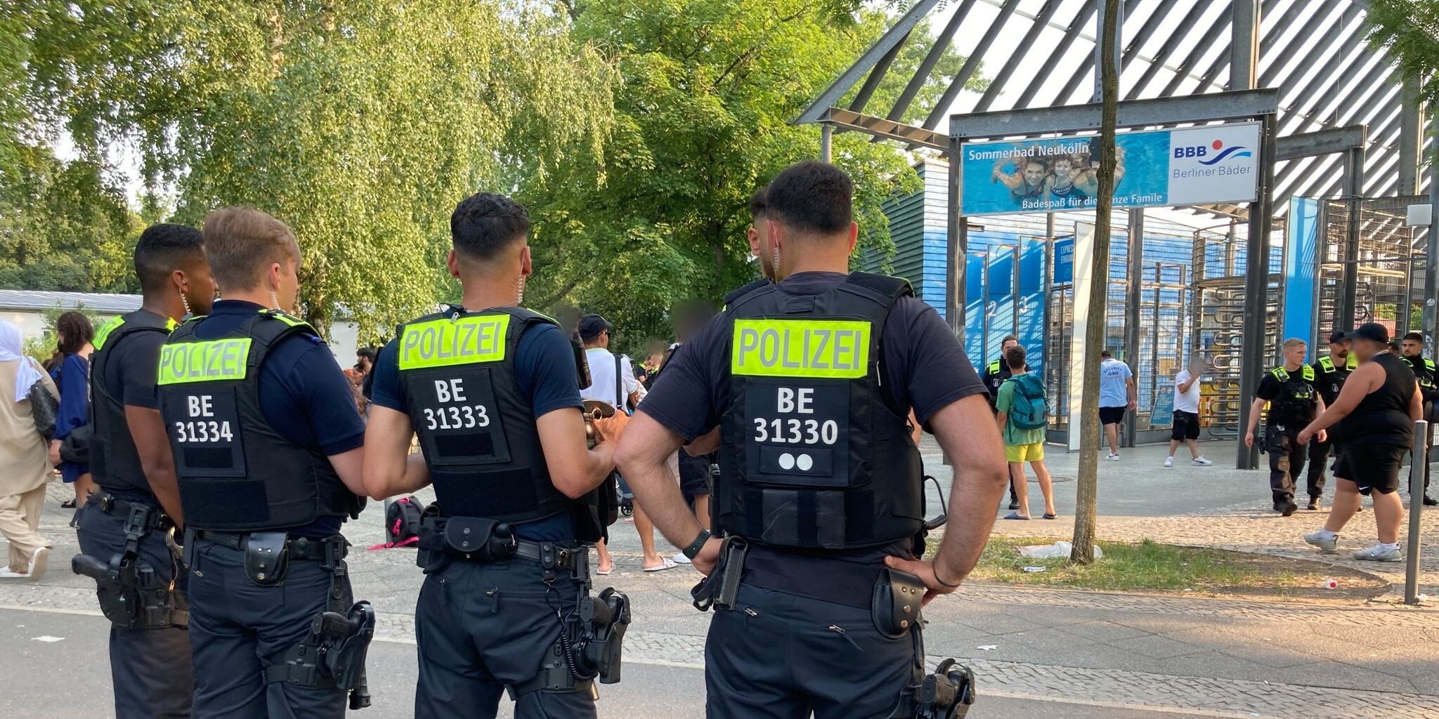 „direkte verbindung“ zur polizei - nach übergriffen und schlägereien: berlin will neue krawalle in freibädern verhindern