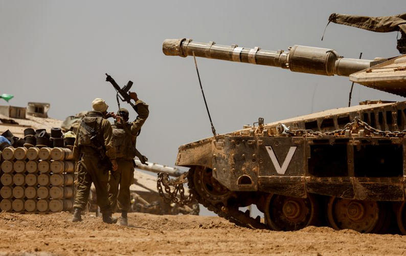 Israeli forces mass on Rafah
