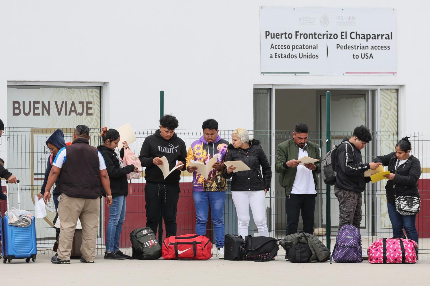 migrants play 'the asylum lottery' on controversial u.s. government app