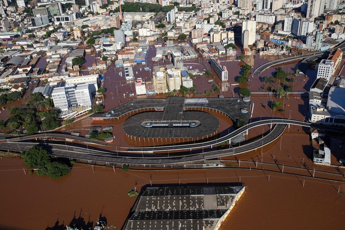 ブラジル南部、集中豪雨による洪水で85人が死亡、行方不明者130人超