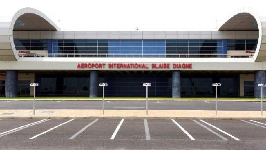 sénégal : 11 blessés dans un incident d'avion, fermeture de l'aéroport près de dakar