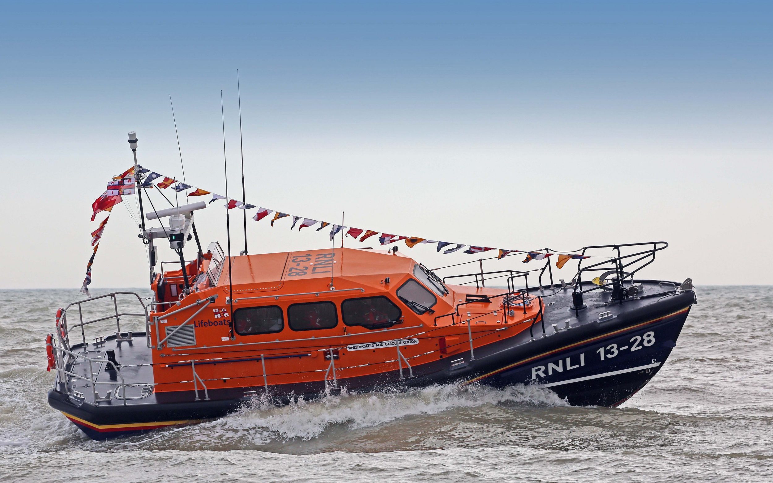 search called off after reports of pleasure boat debris in channel