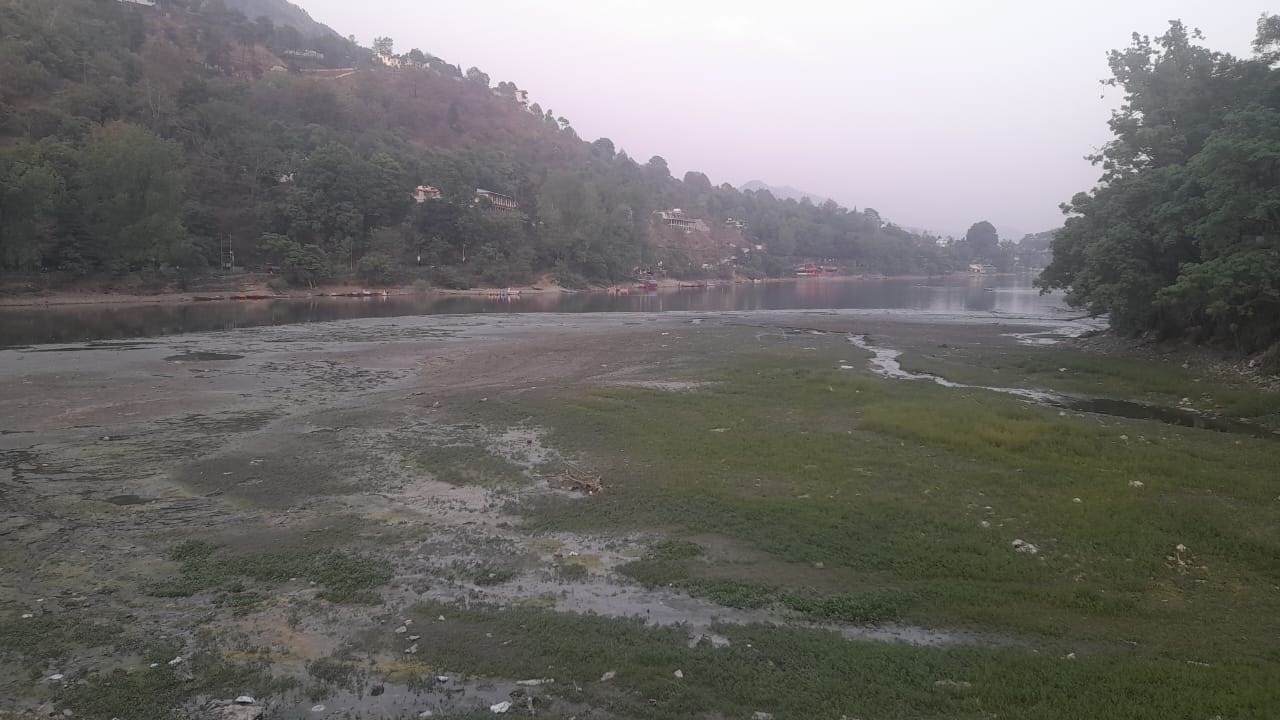 water level dips to historic low in uttarakhand's bhimtal lake, tourism hit