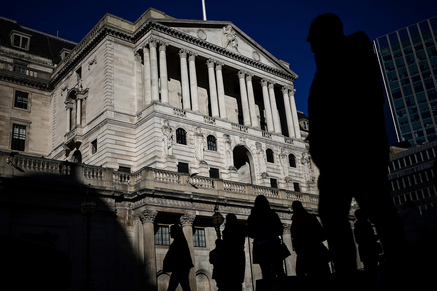 bank of england holds rates, stresses june cut depends on coming data