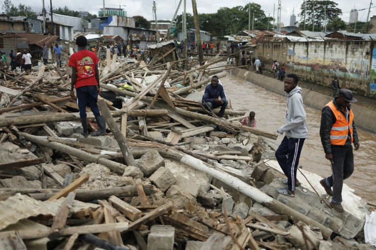 kenya: face au risque d'inondations, le gouvernement démolit des maisons dans les bidonvilles