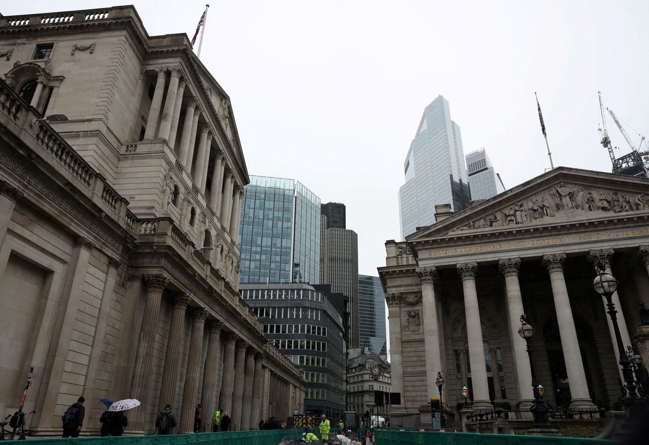 bank of england leaves interest rates unchanged, signals it’s closer to cutting