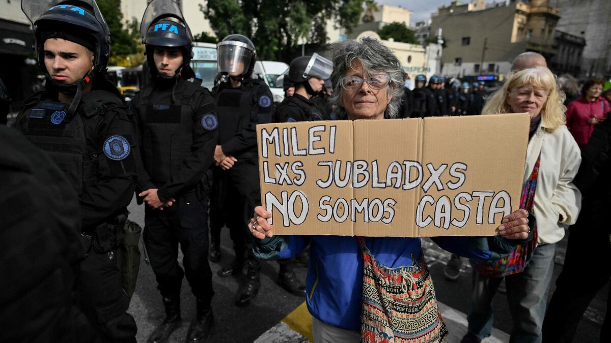 argentine : pas de train, ni de bus… une deuxième journée de grève contre l’ultralibéral président javier milei