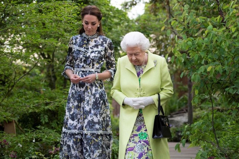kate middleton's strict sleep routine is 'identical' to the late queen's