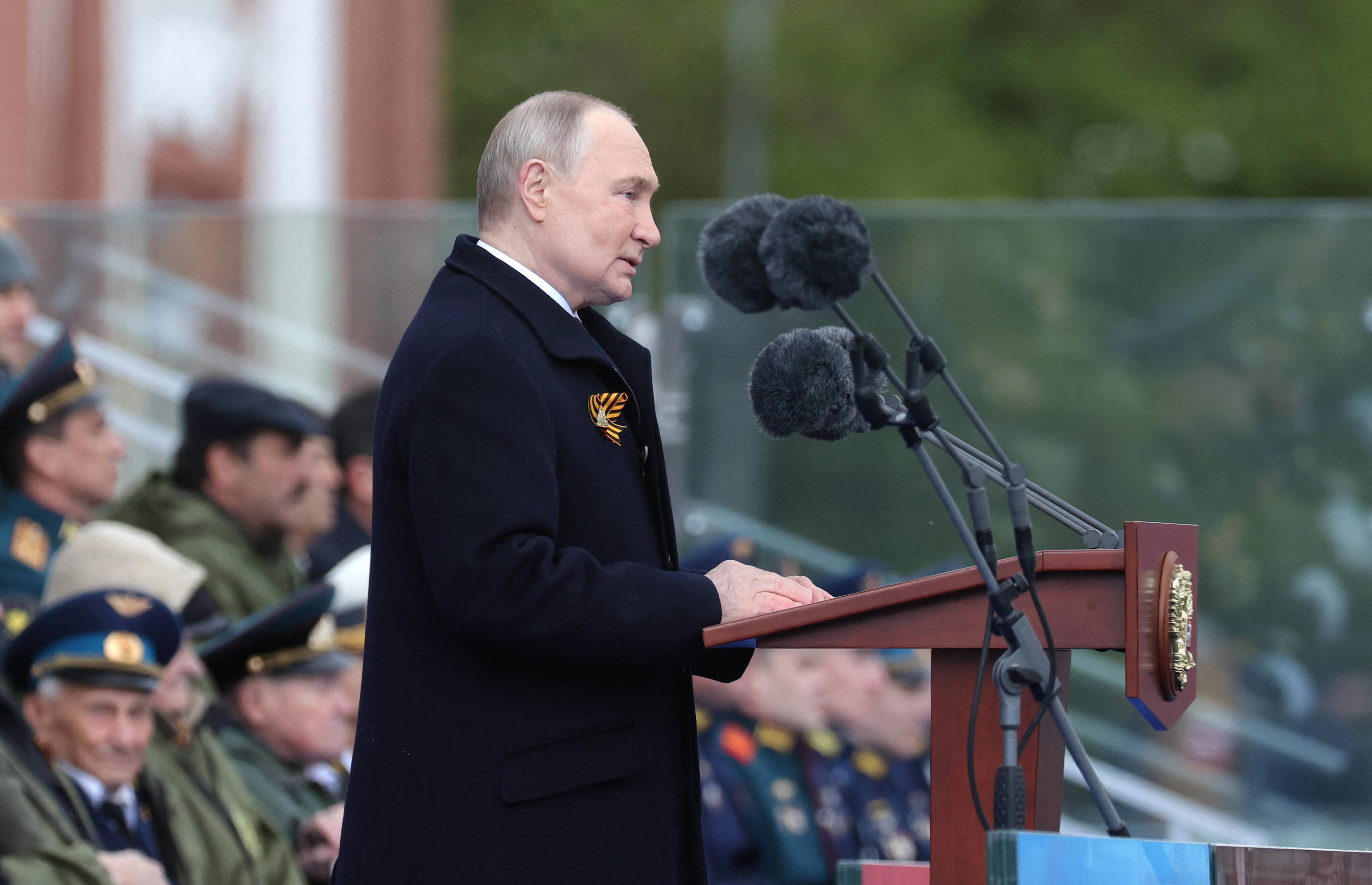 russie : la menace de vladimir poutine au sujet de l’ukraine lors du défilé militaire du 9 mai