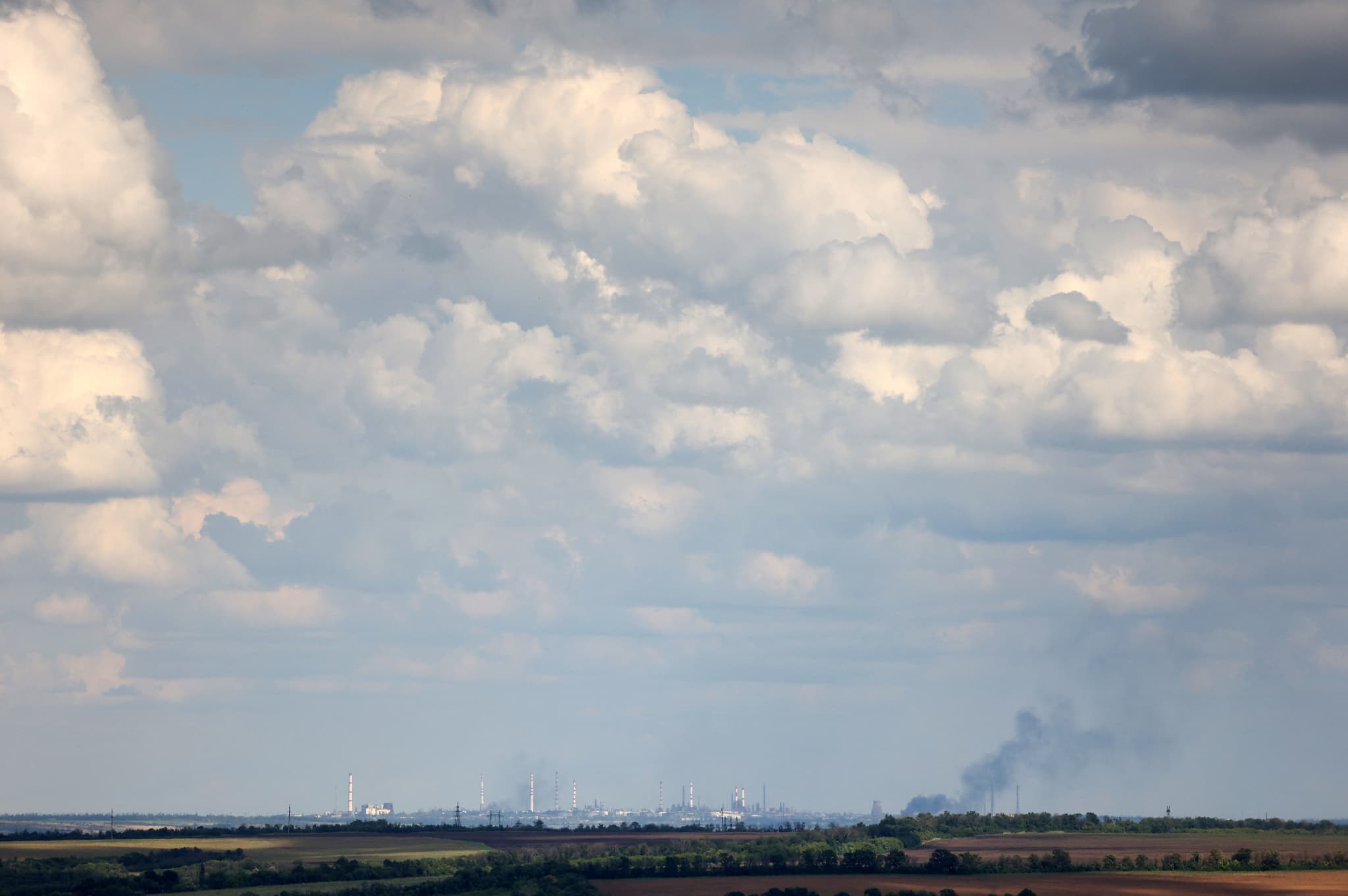 guerre en ukraine: kiev revendique une frappe de drone contre une raffinerie russe à 1.200 km de sa frontière