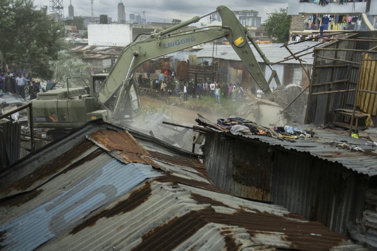 kenya: face au risque d'inondations, le gouvernement démolit des maisons dans les bidonvilles