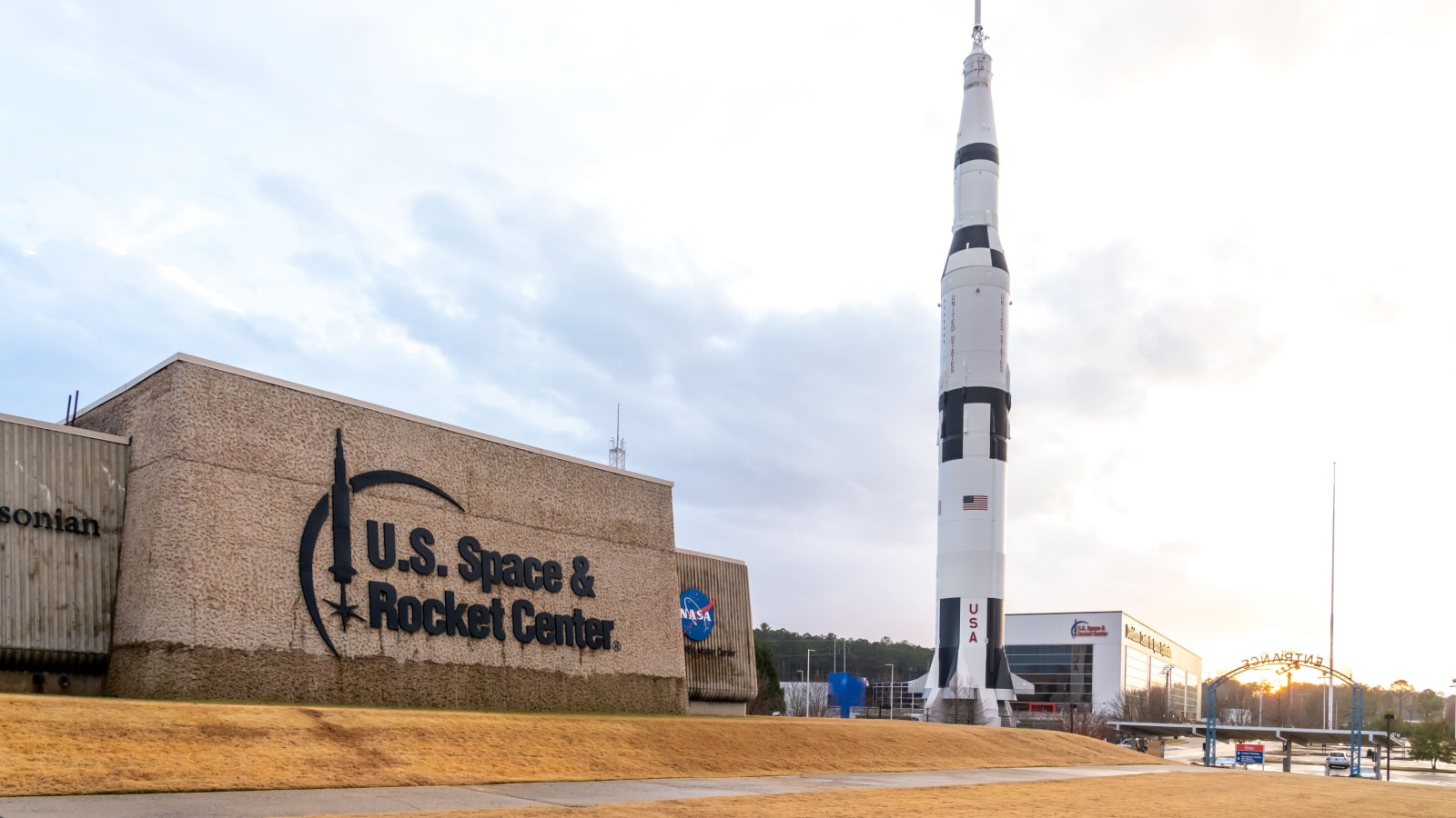 <p>Located in Huntsville, this center is a must-visit for space enthusiasts. It houses the Saturn V rocket and offers an immersive educational experience about space exploration.</p>