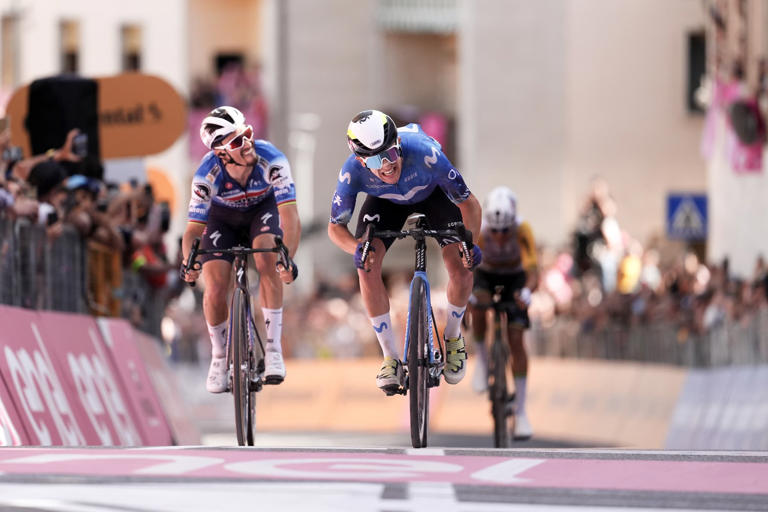 Pelayo Sanchez et Julian Alaphilippe, lors de la 6e étape du Giro 2024